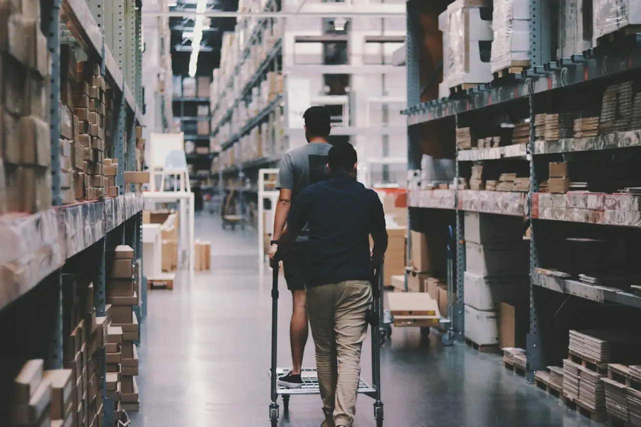 Jakie są zasady przechowywania mebli w magazynach self storage?
